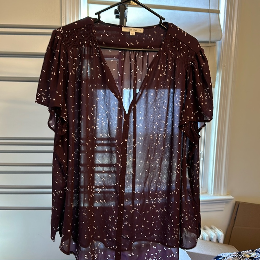 Sheer short sleeves blouse